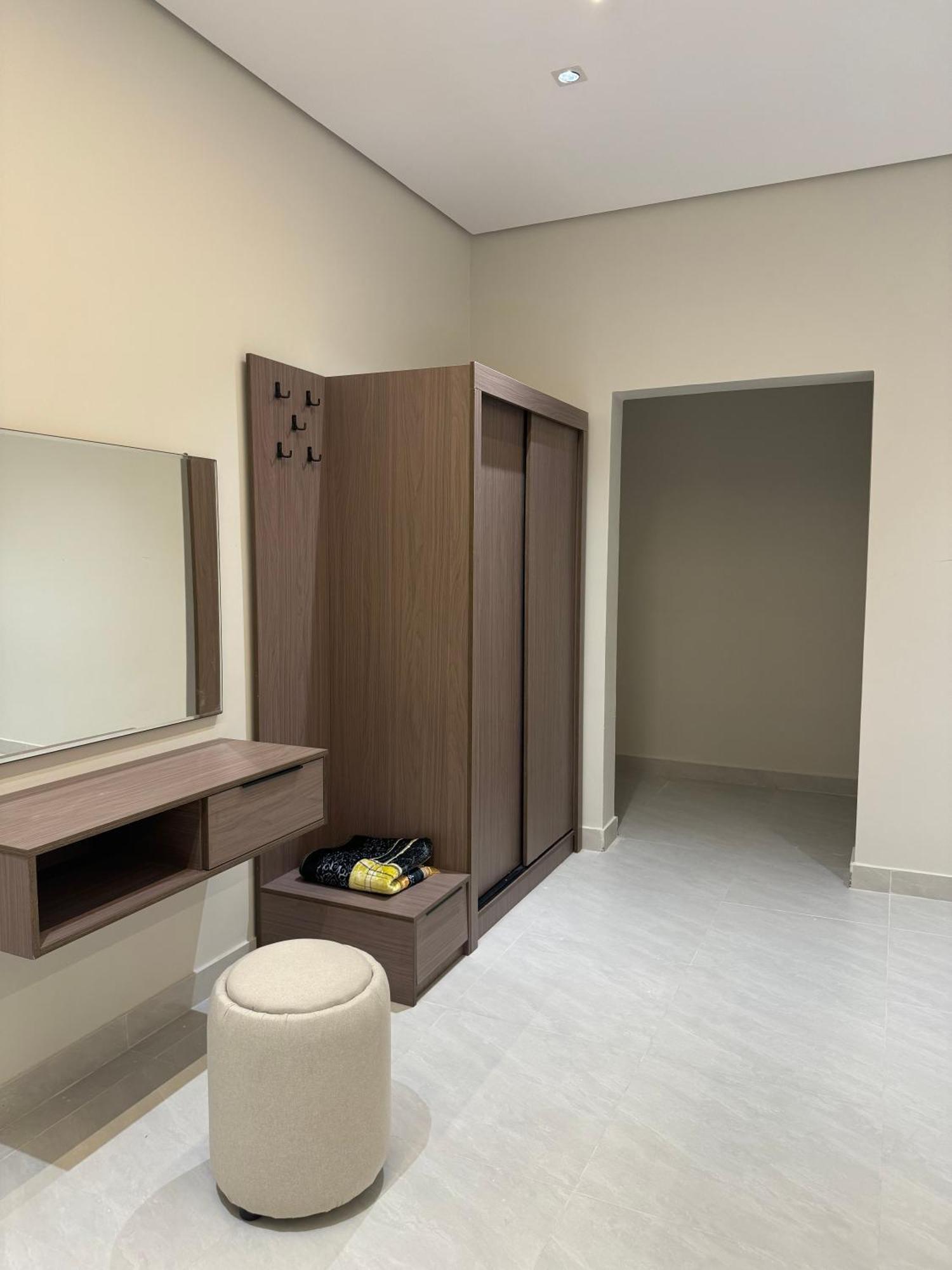 طلال الفندقية *
